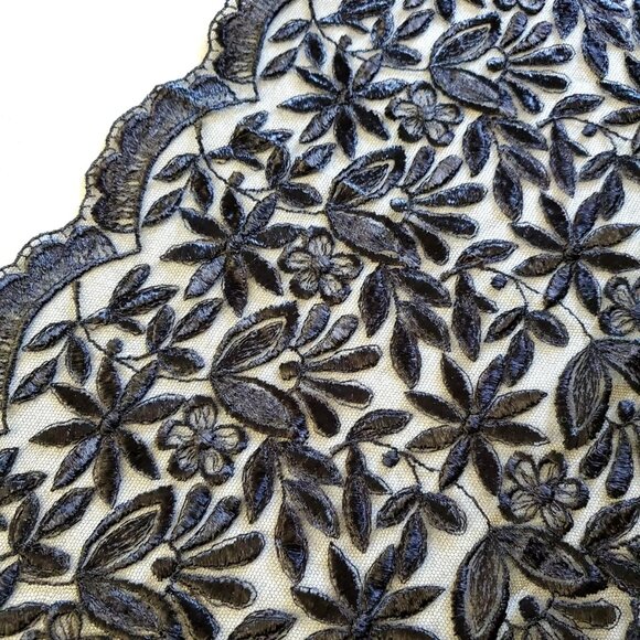 LACE EMBROIDERED FLORAL FABRIC BLACK NEW 70" x 38" CRAFT SEWING DECOR - Picture 1 of 6